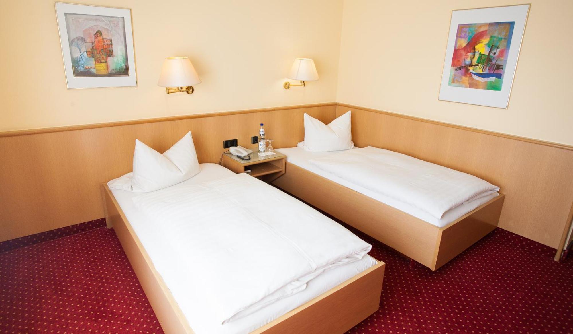 Hotel Restaurant Zur Post Lohfelden Bagian luar foto