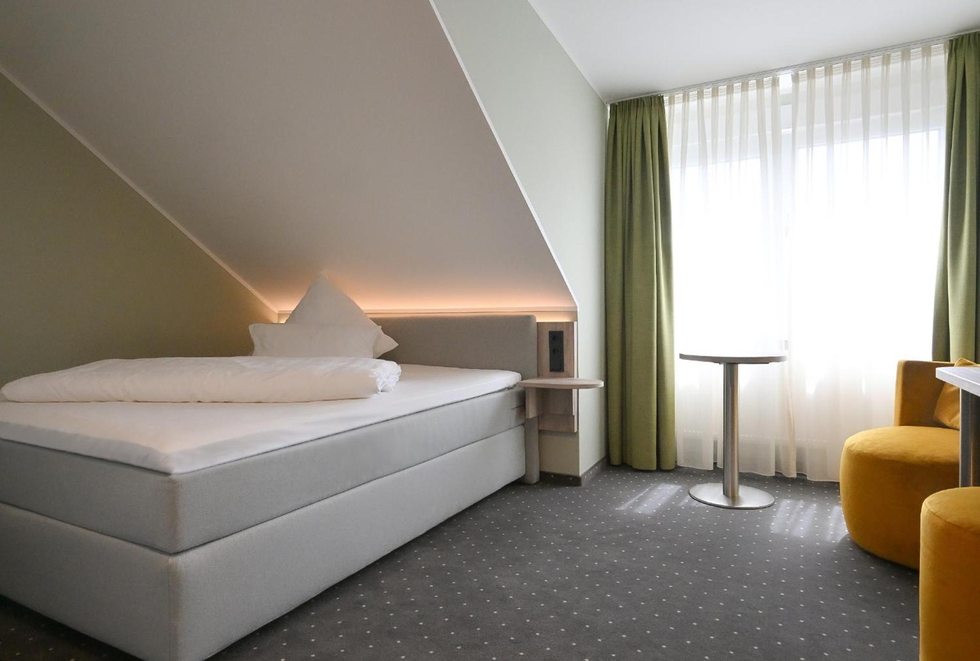 Hotel Restaurant Zur Post Lohfelden Bagian luar foto